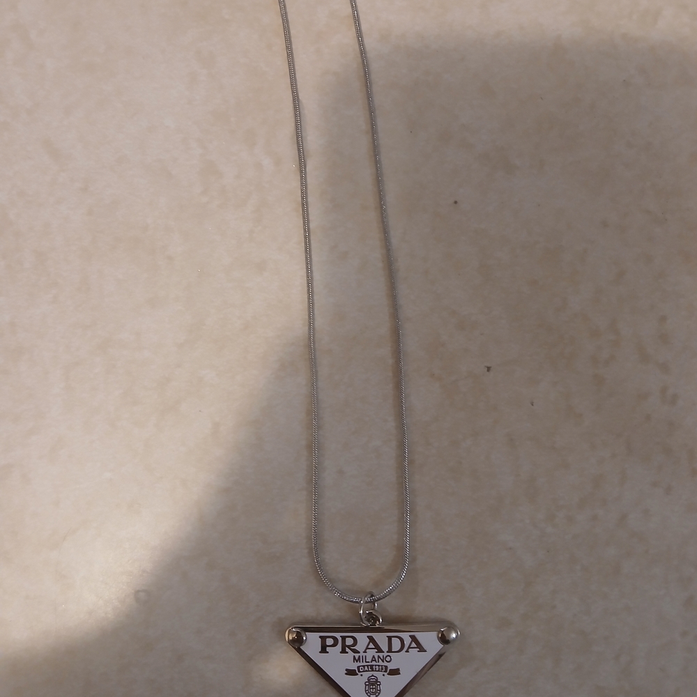 Elegant Silver Pendant Necklace